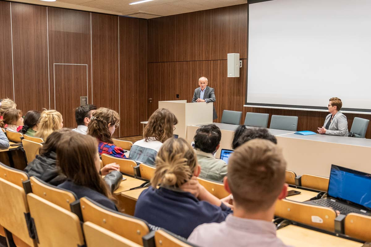 g-os-student-w-ma-znaczenie-uniwersytet-medyczny-im-piast-w-l-skich