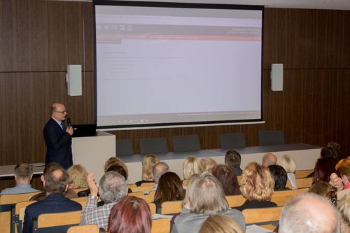 Prorektor Dzięgiel podczas spotkania w CNIM