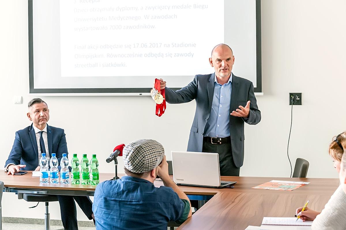 dr hab. Tomasz Zatoński