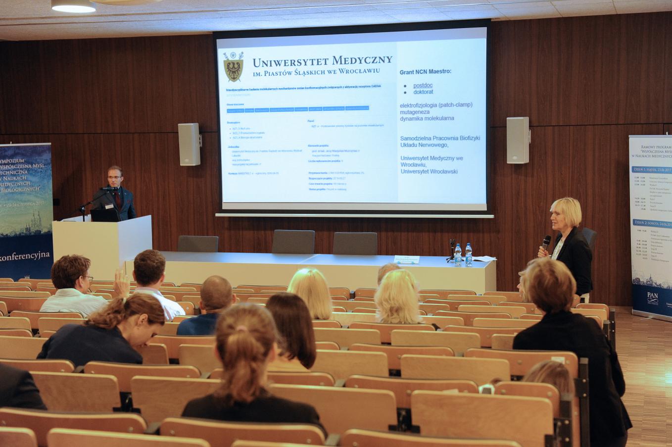 Wykład w czasie sympozjum