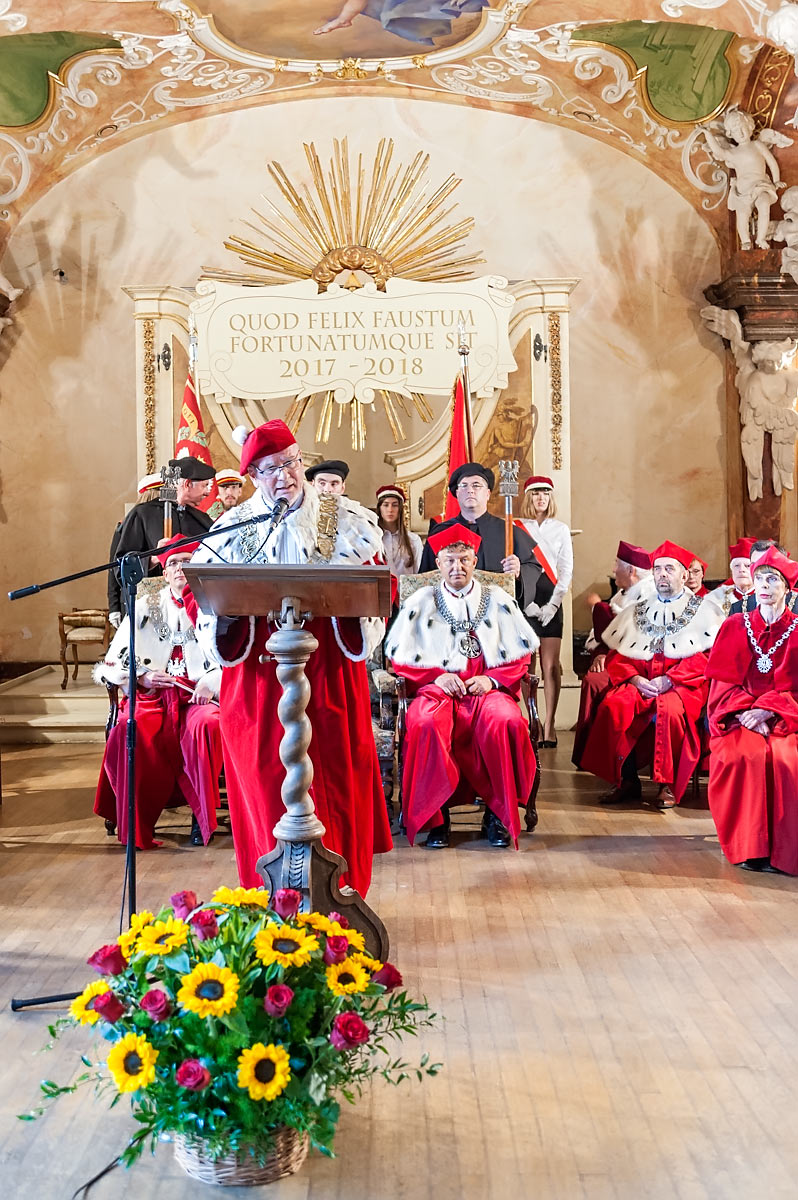 rektor UMW przemawia na inauguracji