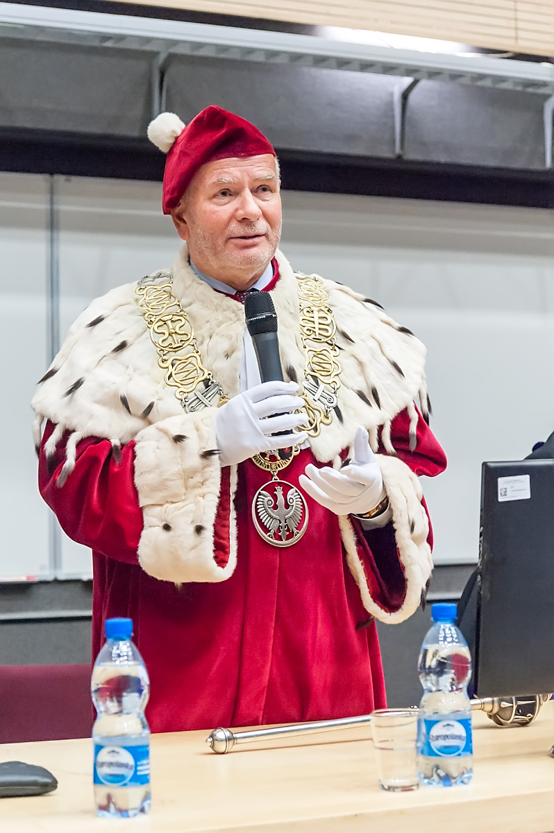Rektor prof. Marek Ziętek