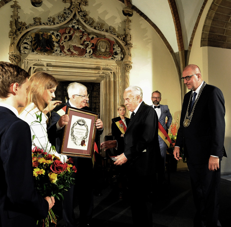 Prof. Bogdan Łazarkiewicz z nagrodą Miasta Wrocławia