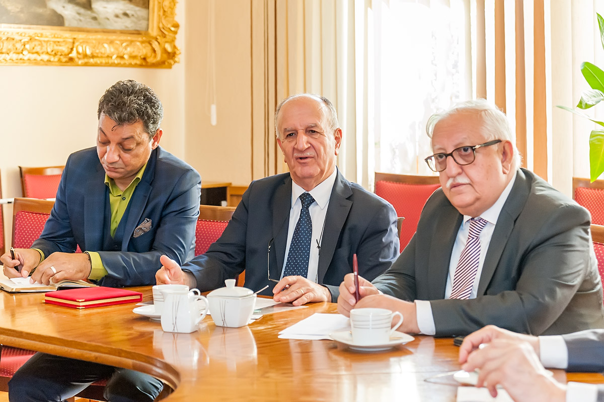 Delegacja z Iraku na spotkaniu z rektorem UMW