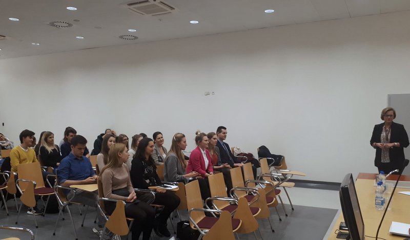 Władze na spotkaniu ze studentami umedwroc