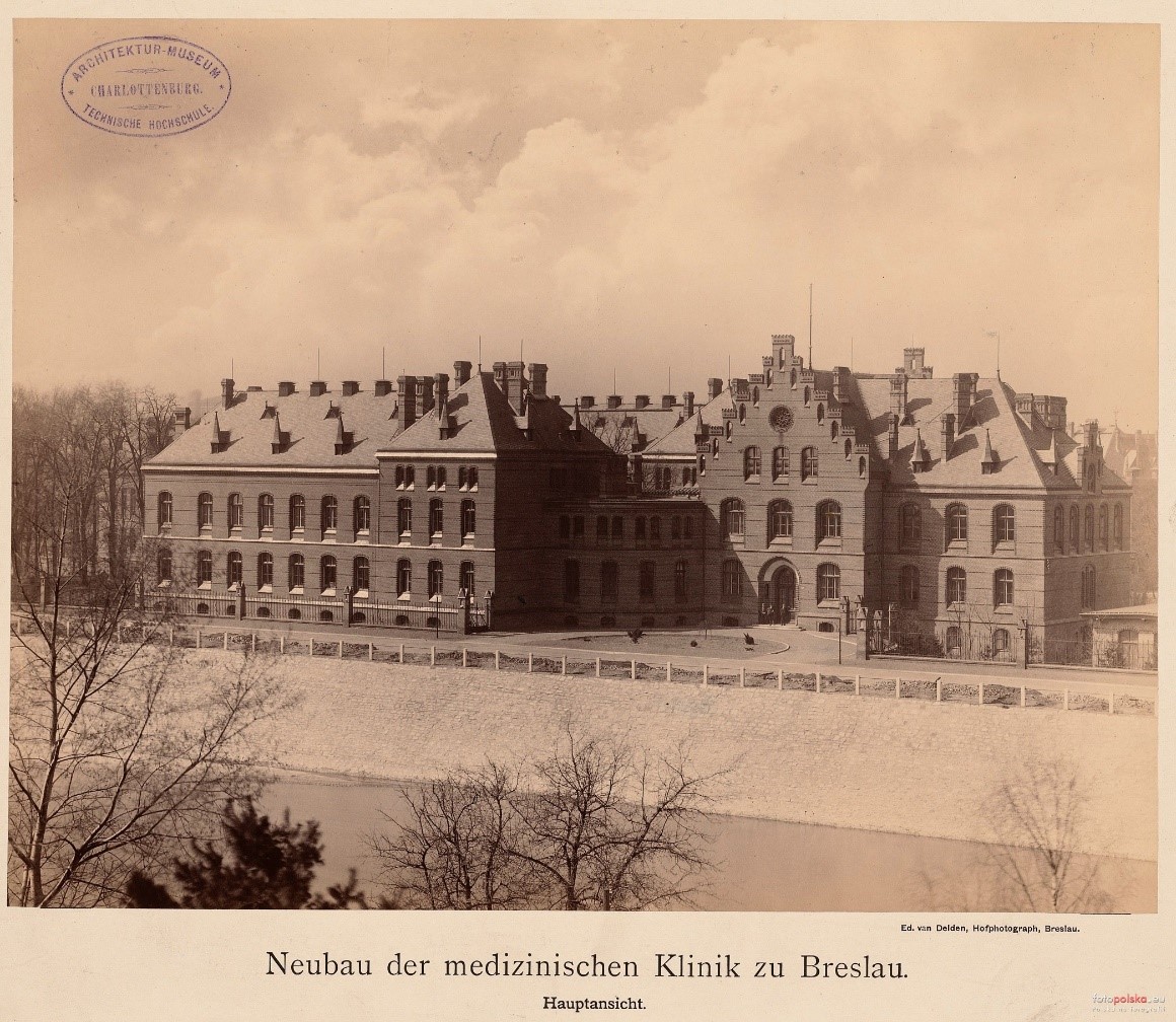 Widok na budynki Kliniki, zdjęcie archiwalne, źródło fotopolska.eu