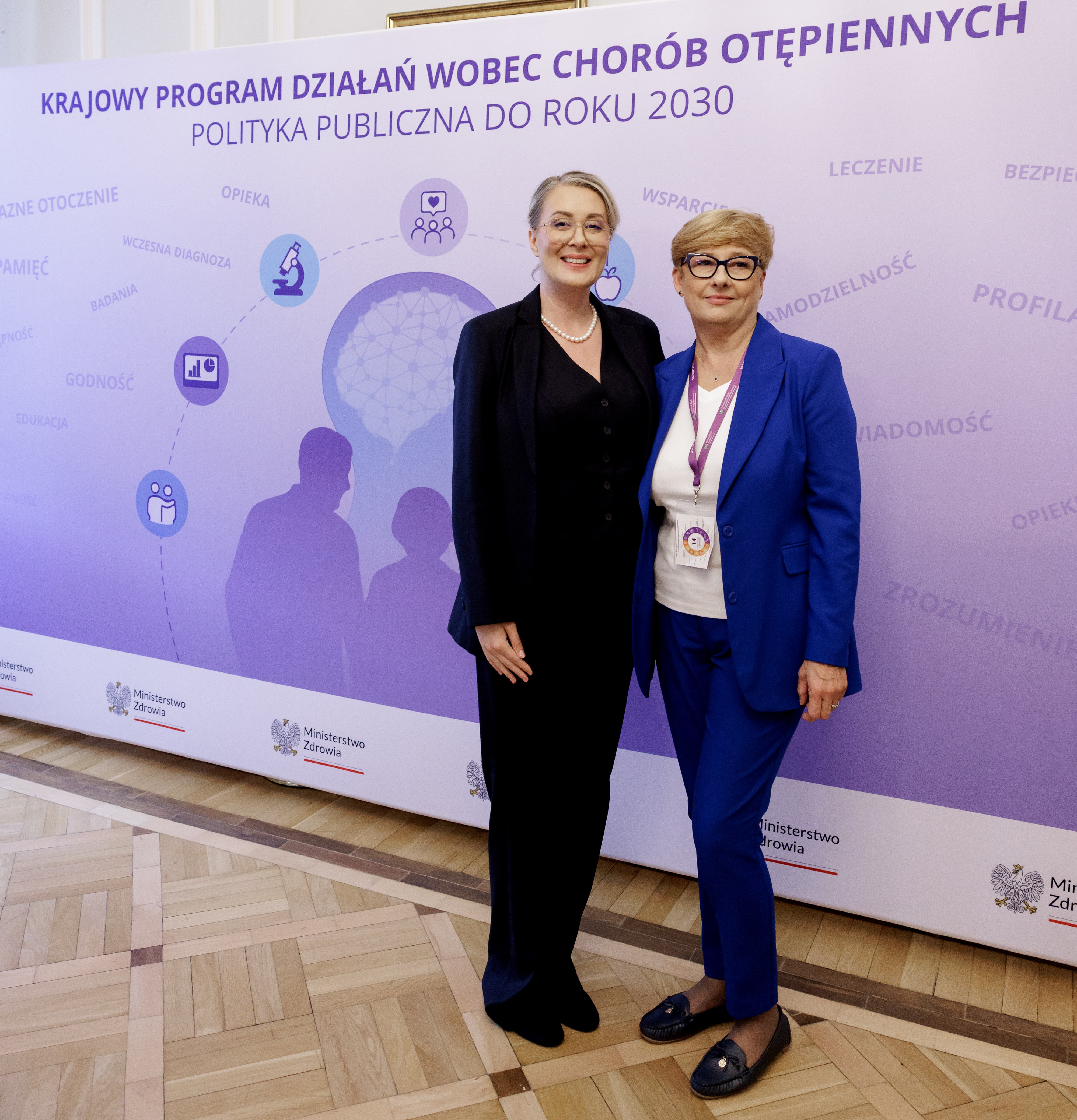 Dwie kobiety na zdjęciu - druga prof. Małgorzata Sobieszczańska