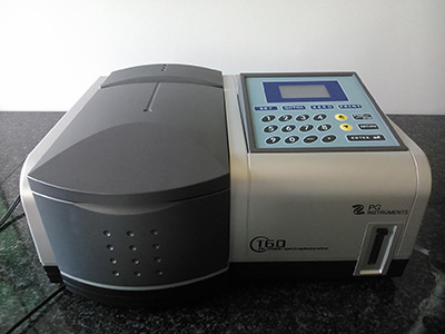 Spektrofotometr stosowany w badaniach kinetyki rozkładu wybranych substancji leczniczych