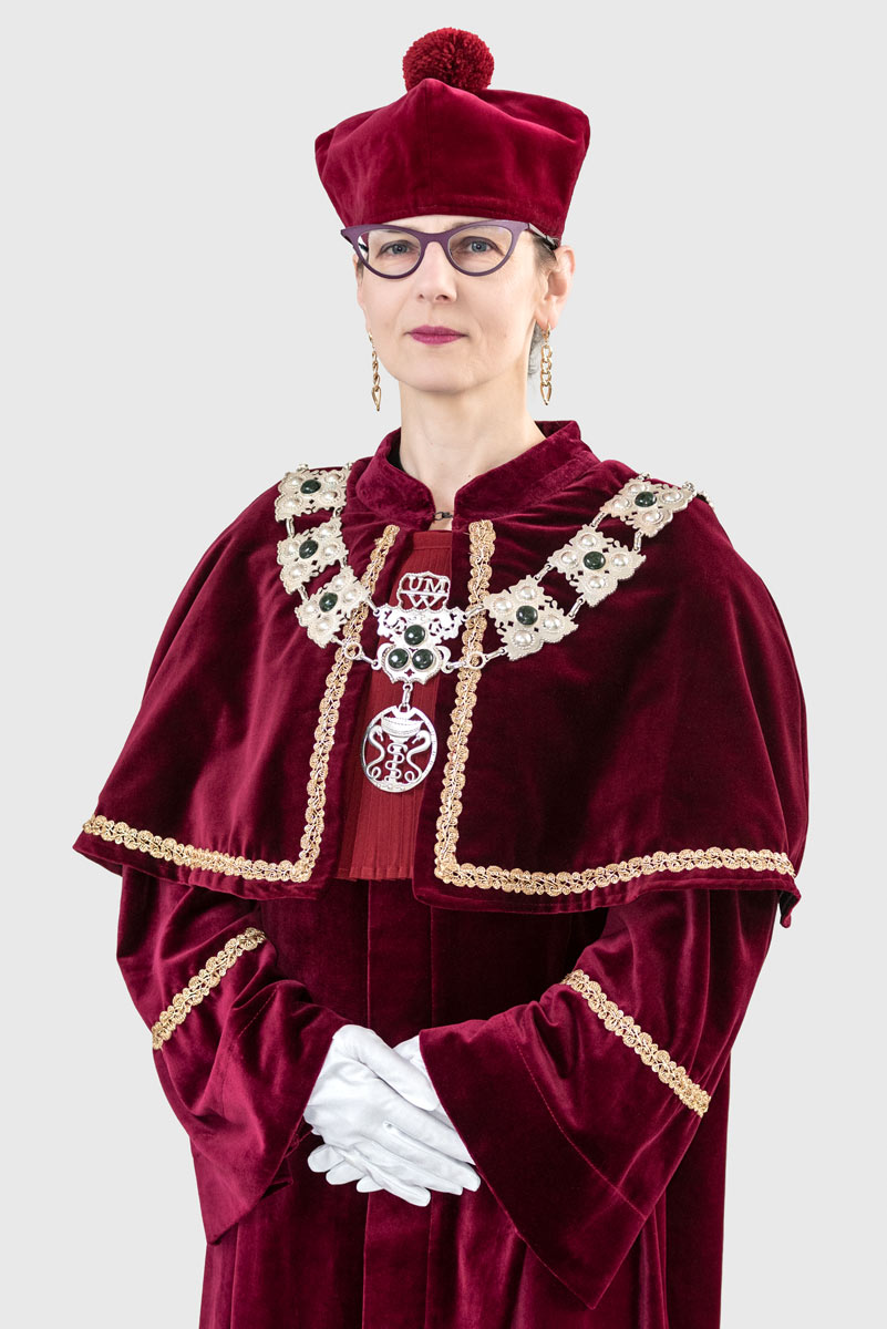 prof. dr hab. Agnieszka Hałoń