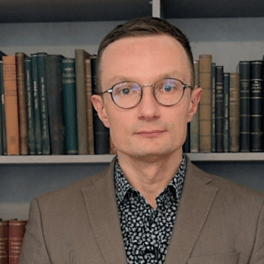 profesor-Misiak-zoomout.png