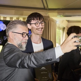 profesor-chce-selfie-1024x1536 (2).jpg