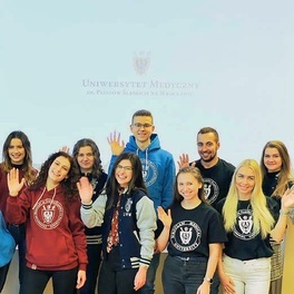 studenci machają.jpg