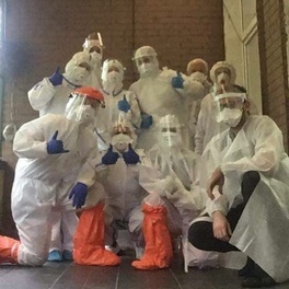 wolontariusze i pracownicy ośrodka Niebieski Parasol w Chojnowie  mini.jpg
