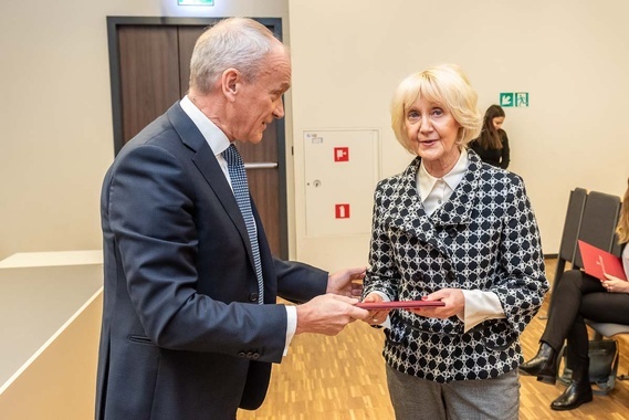 Prof. Julia Bar