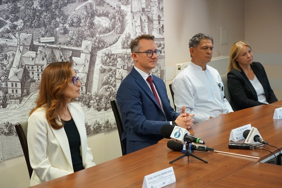 od lewej_dr hab. Alina Jankowska-Konsur, dr Marcin Drozd (dyrektor USK we Wrocławiu), prof. Dariusz Janczak, dr hab. Danuta Nowicka.JPG