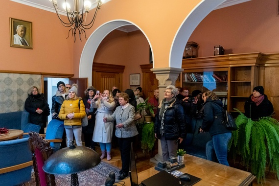 hirsz sala.jpg