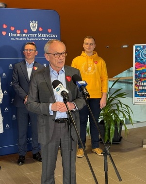 Dr M Drozd Prof P Ponikowski F Kędzierski.jpg