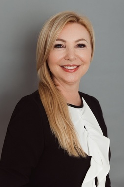 izabella uchmanowicz.jpg