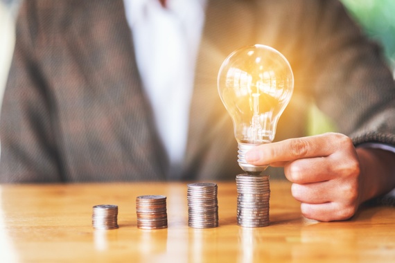 businesswoman-holding-and-putting-lightbulb-on-coi-2022-12-16-05-17-19-utc-800x533.jpg