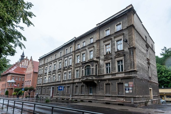 remont kamienicy należącej do filii UMW w Wałbrzychu.jpg
