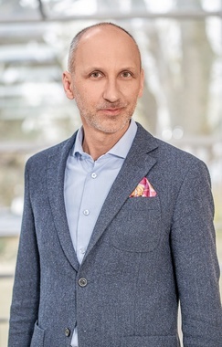 Rafal SciPROFILE 1 — kopia-1.jpg